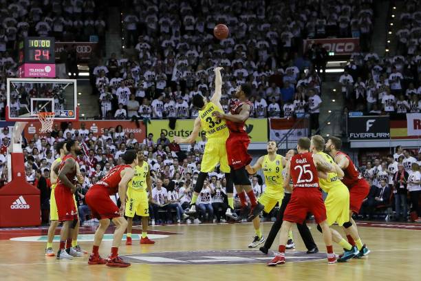 球场上的一 球场上的一